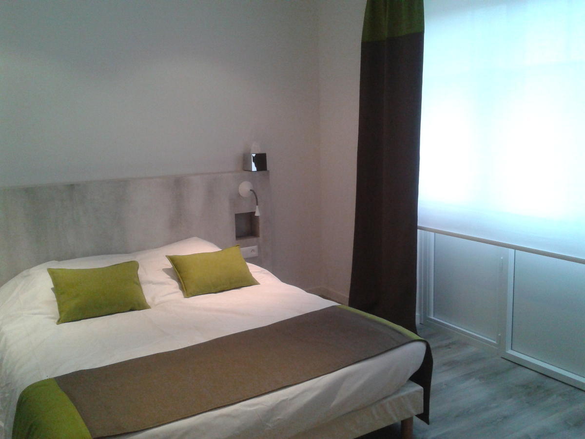 Logis - Hotel Restaurant Du Canard Hangest-sur-Somme Ruang foto